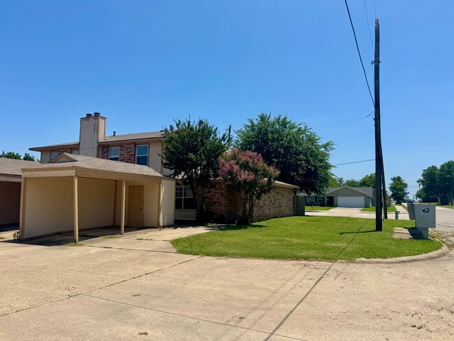 property at 8 Trails Pl