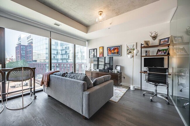 625-629 King St W in Toronto, ON - Building Photo - Building Photo