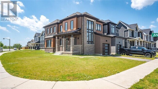 1 Gunn Ave in Brantford, ON - Building Photo - Building Photo