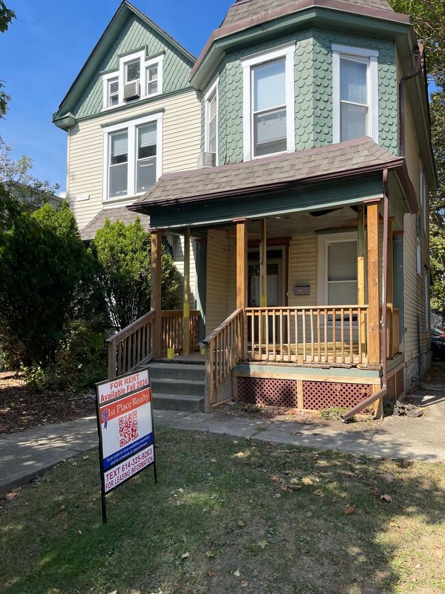 property at 166 W 9th Ave