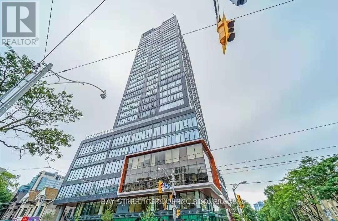 203-2203 College St in Toronto, ON - Building Photo