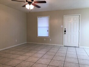 615 San Benito Ct in College Station, TX - Building Photo - Building Photo