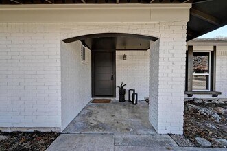 1017 Cripple Creek Dr in Austin, TX - Building Photo - Building Photo