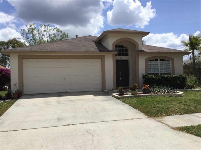 1722 Wakefield Dr in Brandon, FL - Building Photo