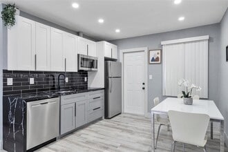 102 NE 71st St in Miami, FL - Building Photo - Building Photo