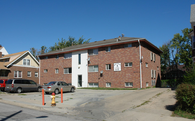 Rose Wood Apartments in Omaha, NE - Foto de edificio - Building Photo