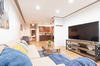 74 69th St, Unit 7B in Guttenberg, NJ - Foto de edificio - Building Photo