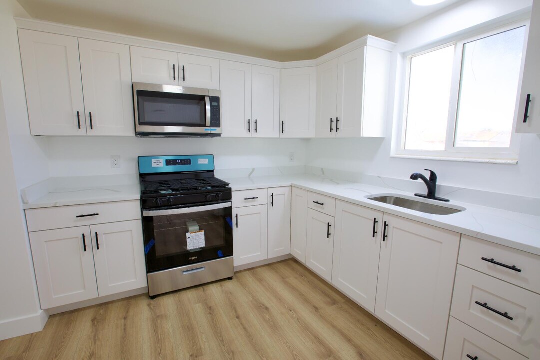 853 E 10600 S in Sandy, UT - Building Photo