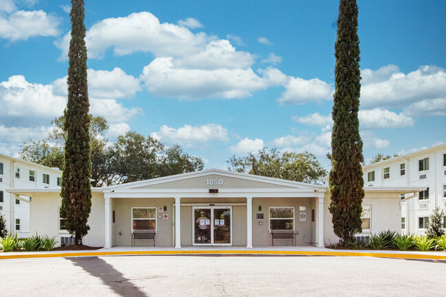 Campus Towers Apartments in Jacksonville, FL - Building Photo - Building Photo