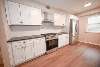 7011 Stadium Dr in Brecksville, OH - Building Photo - Building Photo