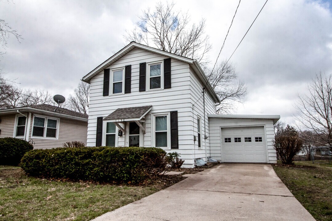 1122 Colton Ave in Bloomington, IL - Foto de edificio