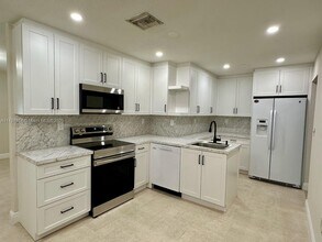 19252 NW 47th Pl in Miami Gardens, FL - Building Photo - Building Photo