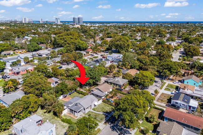 933 30th Ct in West Palm Beach, FL - Building Photo - Building Photo