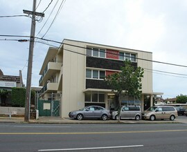 3427 Waialae Ave in Honolulu, HI - Foto de edificio - Building Photo