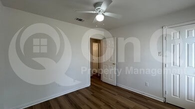 807 Cavalier Dr in Arlington, TX - Building Photo - Building Photo