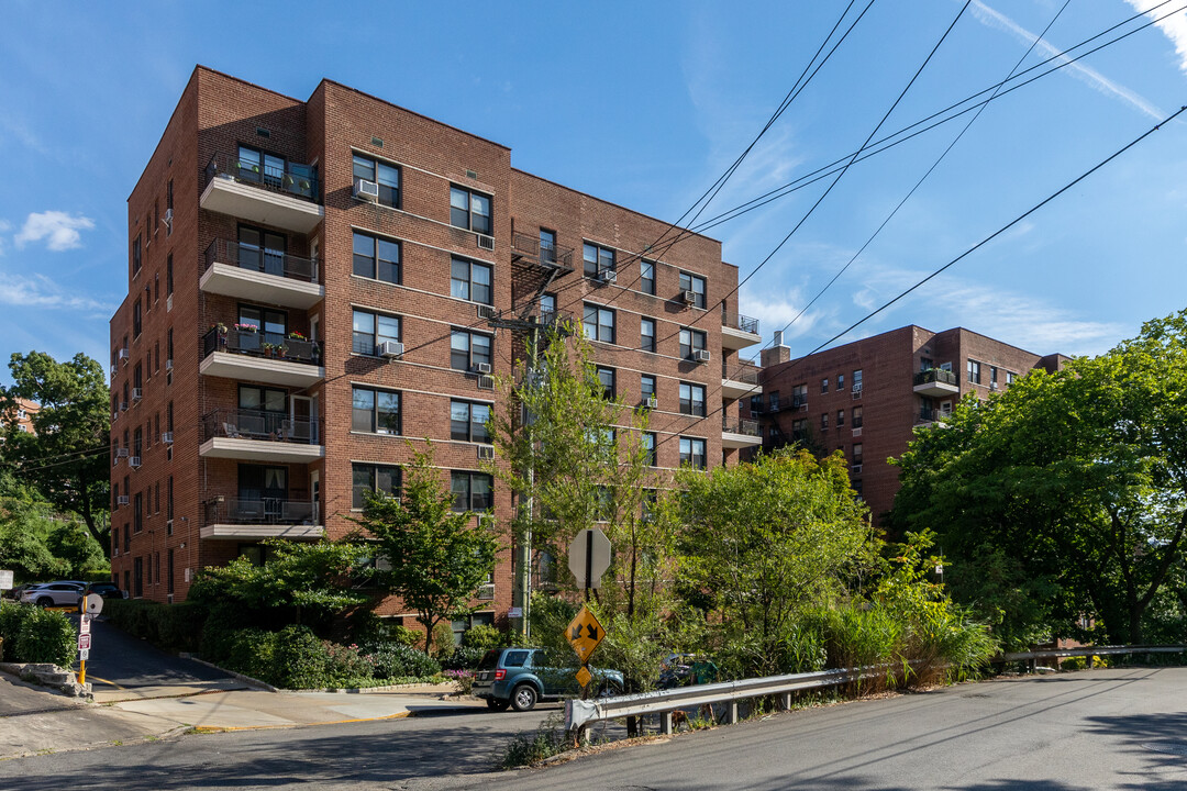 2550 Independence Ave in Bronx, NY - Foto de edificio