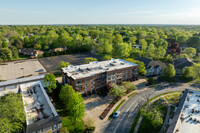 906 W Loire Ct in Peoria, IL - Foto de edificio - Building Photo