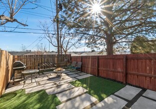 6120 E 60th Pl in Commerce City, CO - Foto de edificio - Building Photo