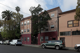 2109 Estrella Ave in Los Angeles, CA - Building Photo - Building Photo