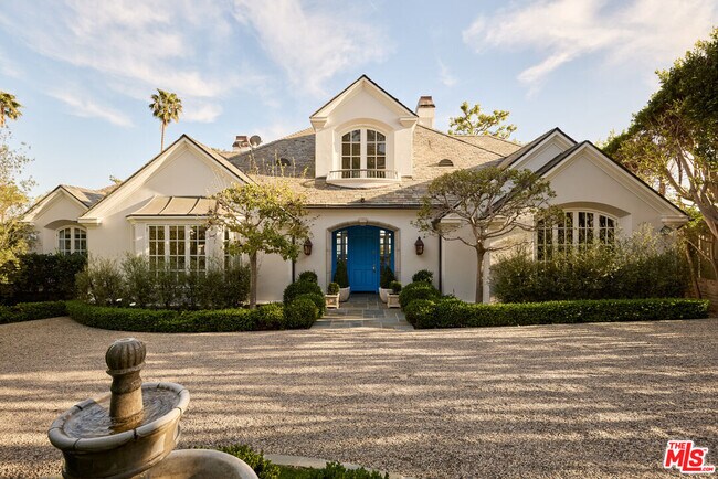 541 Paseo Miramar in Los Angeles, CA - Building Photo - Building Photo