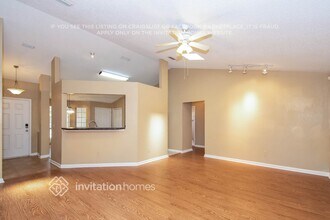 8258 Lakemont Dr in Jacksonville, FL - Foto de edificio - Building Photo