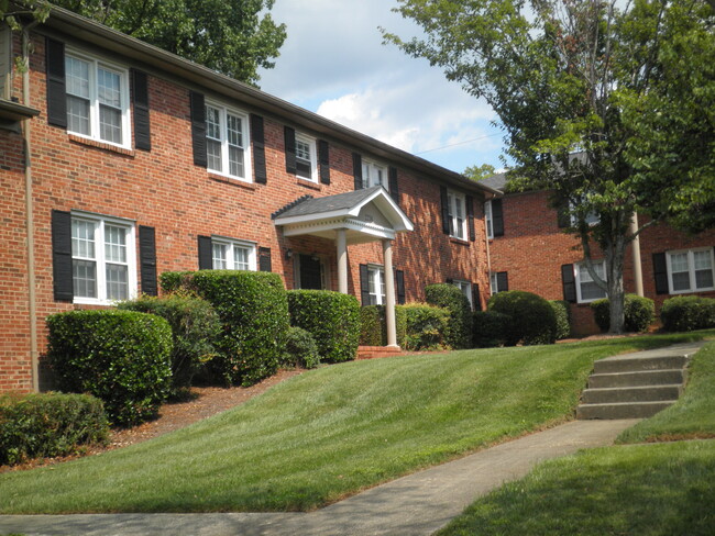 Lake Hill Apartments in Charlotte, NC - Building Photo - Building Photo