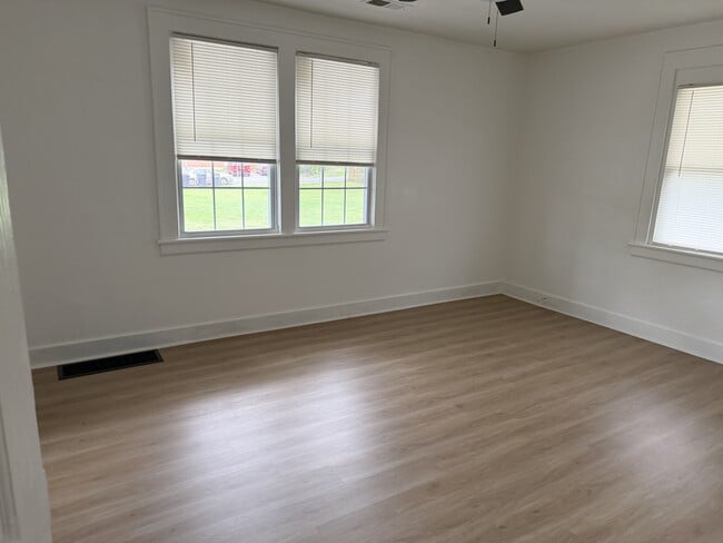 property at 3015 Oakland Blvd NW
