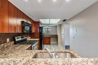 6336 Newtown Cir in Tampa, FL - Building Photo - Building Photo