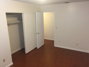 5321 Shortway Dr in Sacramento, CA - Building Photo - Building Photo
