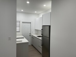 6910 Byron Ave, Unit 05 in Miami Beach, FL - Building Photo - Building Photo