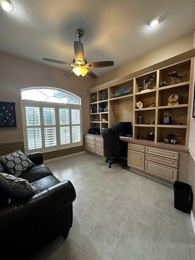 property at 9 Chinkapin Cir