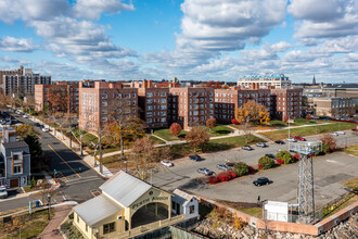 Harbor Terrace Apartments in Perth Amboy, NJ - Building Photo - Building Photo