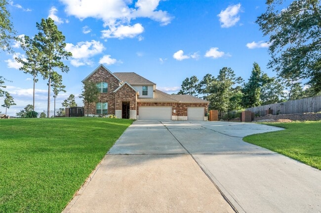 105 Whelan Ln in New Waverly, TX - Building Photo - Building Photo