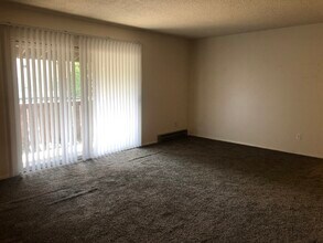 525 NE Kamiaken St, Unit D in Pullman, WA - Foto de edificio - Building Photo