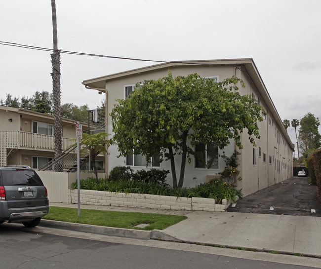 Ocean View Apartments in Santa Barbara, CA - Building Photo - Building Photo