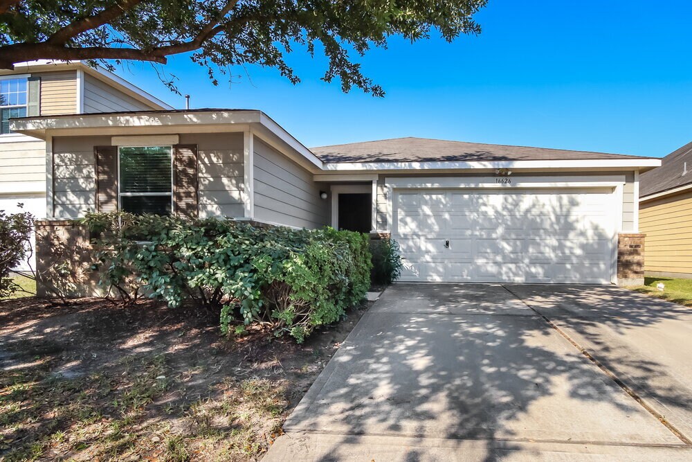 16626 Cheshire Grove Ln in Houston, TX - Foto de edificio