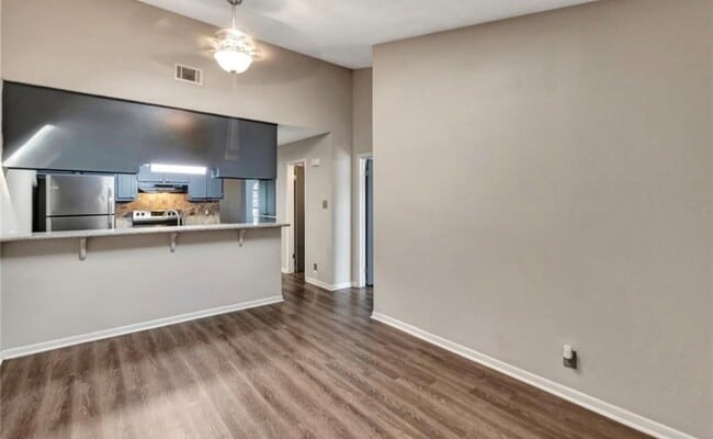 215 Chantilly St in Victoria, TX - Building Photo - Building Photo