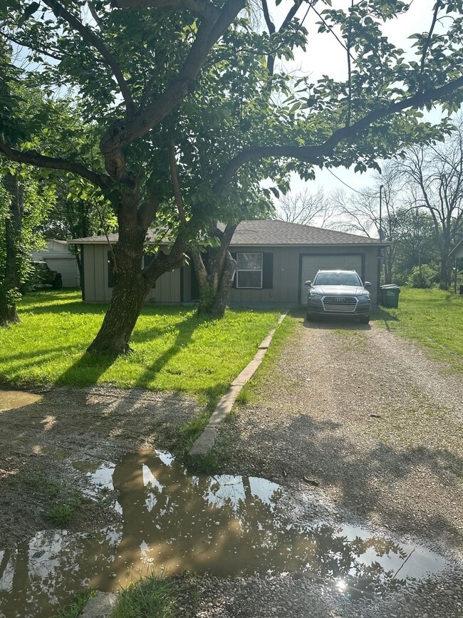 3525 Country Club Rd in Denton, TX - Foto de edificio - Building Photo