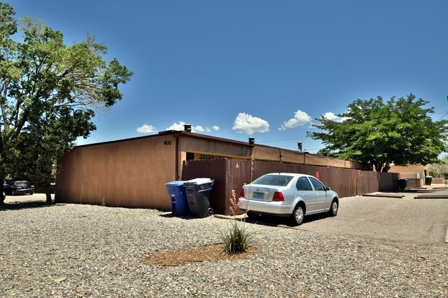 908 Alcazar St NE in Albuquerque, NM - Building Photo - Building Photo