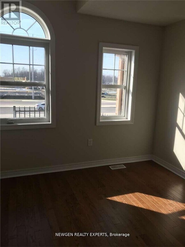 37 Military Cres in Brampton, ON - Building Photo - Building Photo