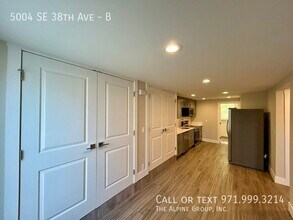 5004 SE 38th Ave in Portland, OR - Building Photo - Building Photo