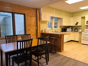 1215 7th St E, Unit Unit #2 in Menomonie, WI - Building Photo - Building Photo