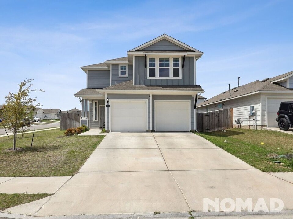 101 Crescent St in Georgetown, TX - Building Photo