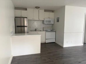 1300 Parker Ln in Austin, TX - Building Photo - Building Photo