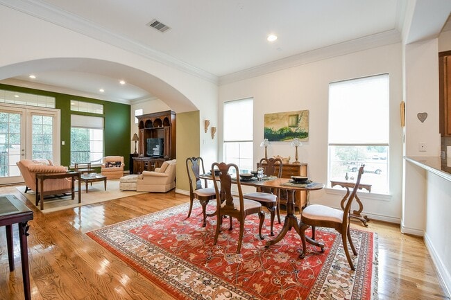 9127 Harbor Hills Dr