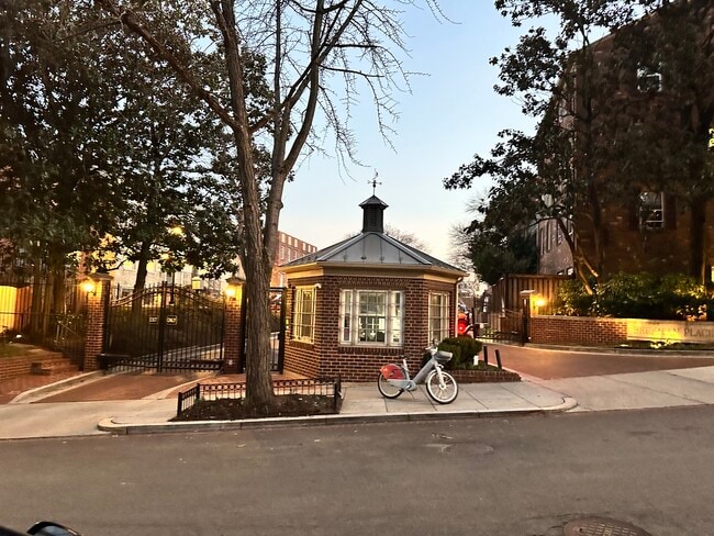 1660 Beekman Pl NW in Washington, DC - Foto de edificio - Building Photo