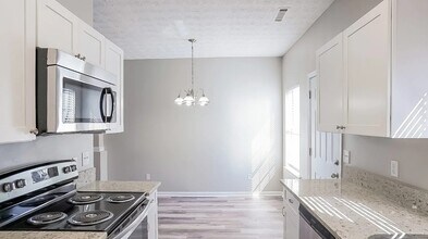 4079 Robin Cir in College Park, GA - Building Photo - Building Photo