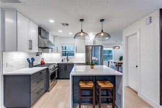 2209 Fair Oaks Dr in Austin, TX - Building Photo - Building Photo