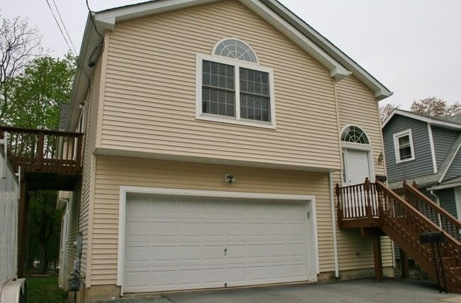 46 Commonwealth Ave in Middletown, NY - Building Photo - Building Photo
