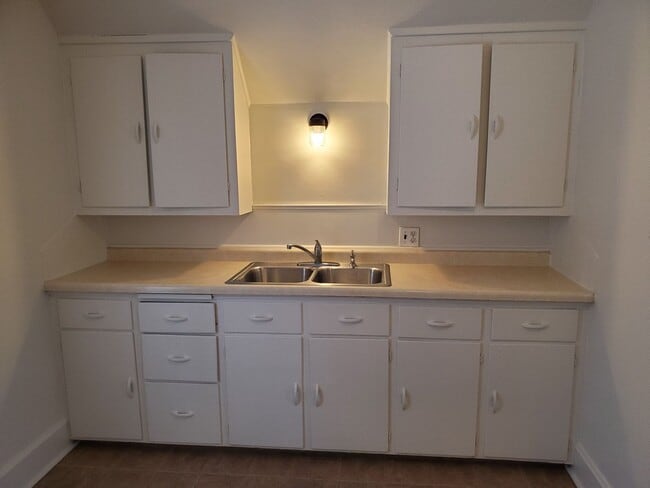 1117 Crooks Ave in Kaukauna, WI - Building Photo - Building Photo